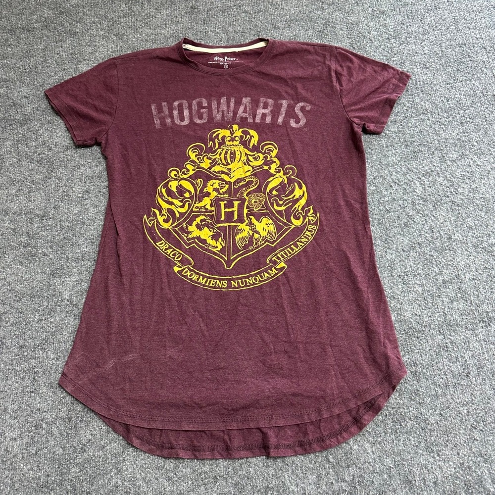 Harry Potter T-Shirt Womens Size S Maroon Hogwarts Crest Graphic Curved Hem Tee